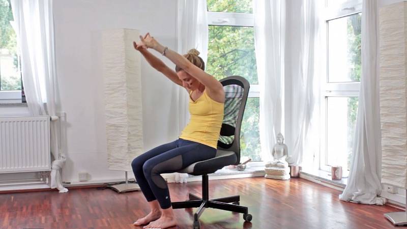 Domácí cvičení: Vezměte si s sebou jógu do práce