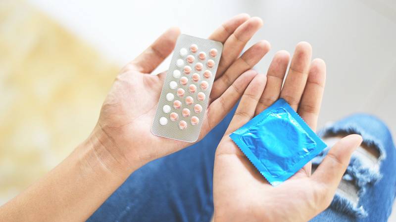 Dva kondomy jako spolehlivá ochrana? Toto jsou nejčastější mýty o antikoncepci