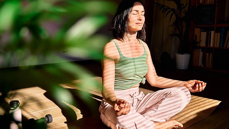 Meditační průvodce: Jak naložit s emocemi