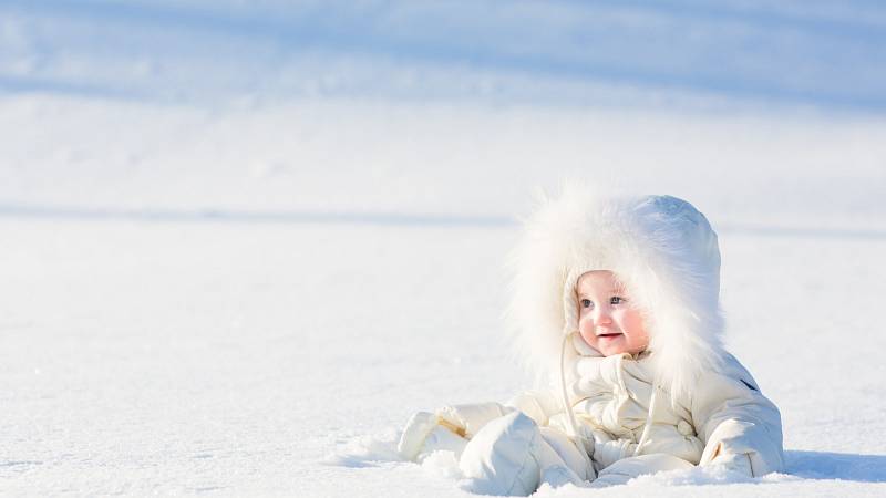 Šup na mráz. Školky ve Švédsku otužují batolata v minus 20 stupních