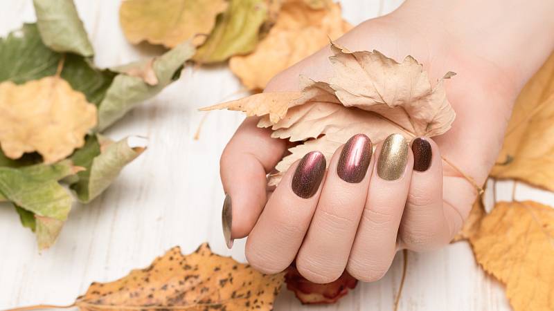 Podzimní péče o nehty: Tyhle barvy laků rozhodně nenoste!