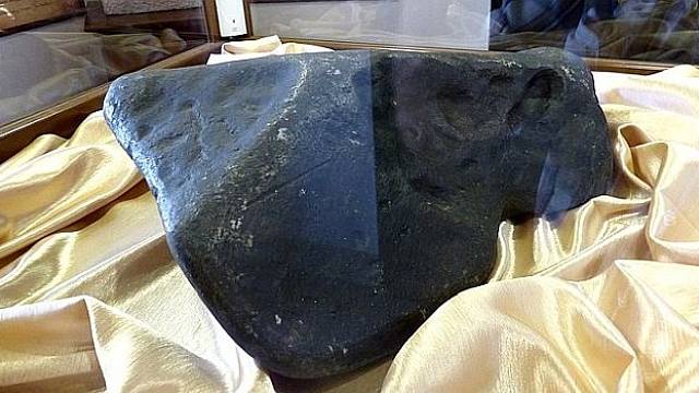 Meteorit váží 107 kilogramů