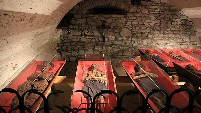 Některé mumie v katakombách odpočívají více než 400 let