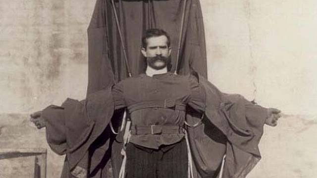 Franz Reichelt vymyslel nositelný padákový oblek