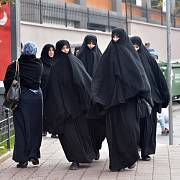 Proč musí muslimky zakrývat tváře? 
