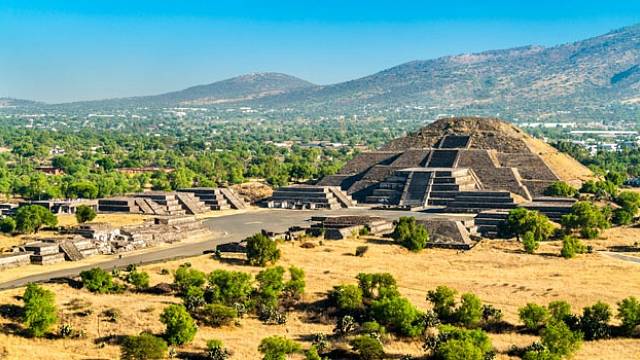 Měsíční pyramida je jednou z nejimpozantnějších staveb starověkého města Teotihuacán