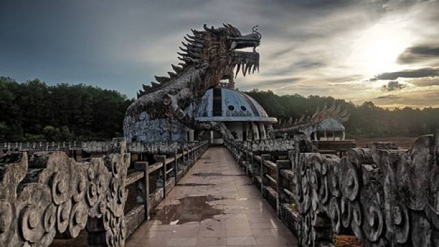 Opuštěný Vodní Park v Hue je oblíbenou atrakcí turistů