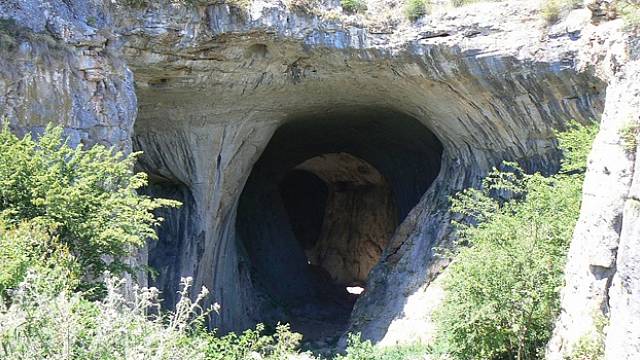 Jeden ze vchodů do jeskyně