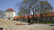 Slezskoostravský hrad leží u soutoku řek Ostravice a Lučiny,