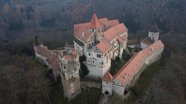 Hrad Pernštejn patří k nejvýznamnějším moravským hradům