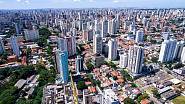 Dům stojí uprostřed chudinské čtvrti v Sao Paulo