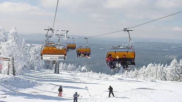 Skiareál Klínovec je největším lyžařským střediskem v České republice