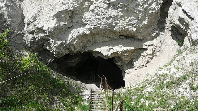 Vstup do jeskyně Orda je nenápadný