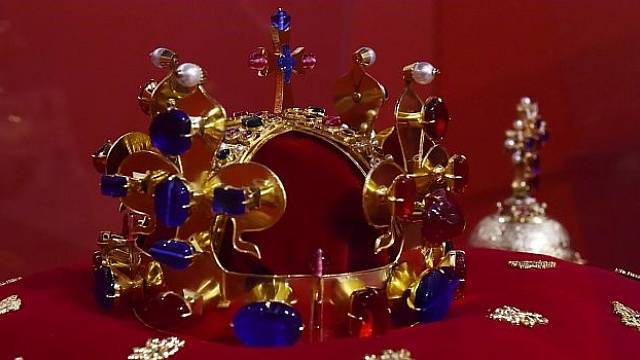 Svatováclavská koruna prý obsahuje trn z Kristovy trnové koruny