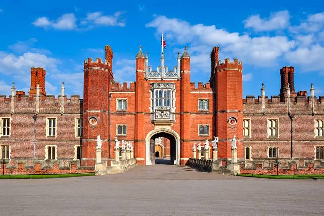 Hampton Court Palace se může pochlubit duchem