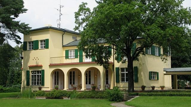 Vila Edvarda Beneše je během prázdnin pro veřejnost otevřena každý den v týdnu, mimo pondělí