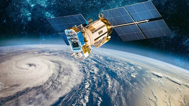 Divoká sluneční aktivita způsobuje klesání satelitů