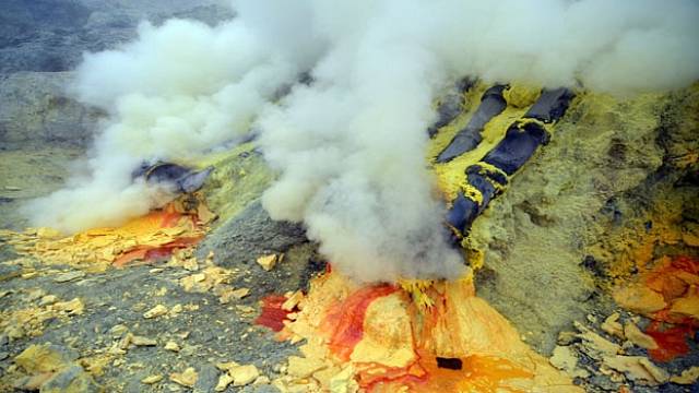 Kráter Ijen ve východní Jávě je plný jedovatých plynů