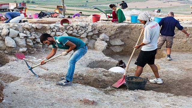 Tým archeologů objevil záhadnou kruhovou stavbu v Usakli Höyük