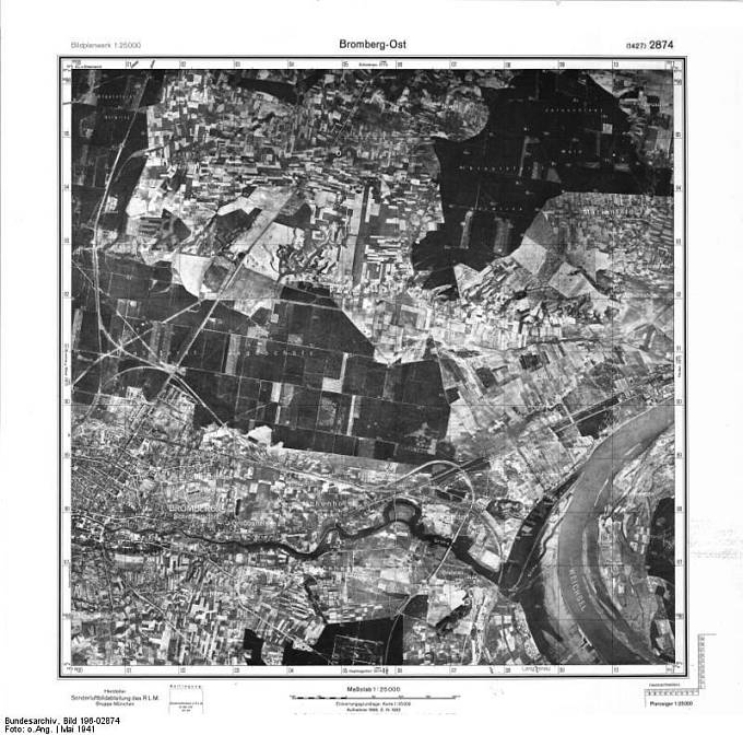 Letecký snímek koncentračního tábora Bromberg-Ost (pobočný tábor Stutthofu).