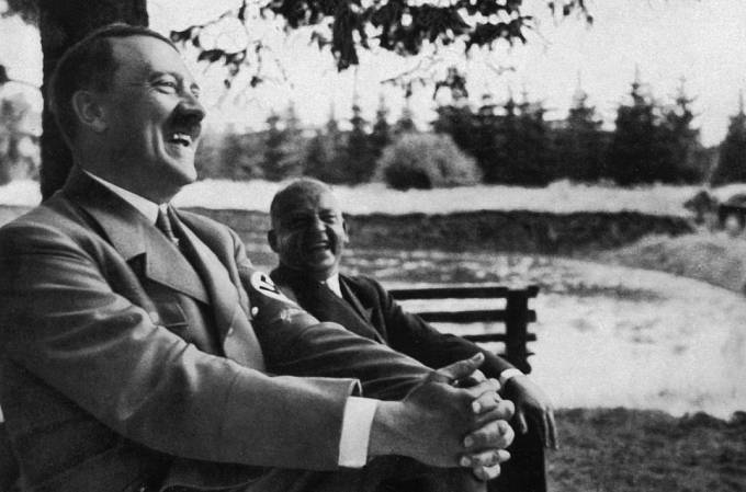 Adolf Hitler se smál málokdy. Když už žertoval, bylo to na adresu druhých.