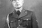 Josef Kramer byl německý důstojník SS a válečný zločinec, velitel koncentračních táborů Auschwitz-Birkenau a Bergen-Belsen.