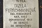 Stolperstein pro Gisi Fleischmannovou na Klariské ulici v Bratislavě.