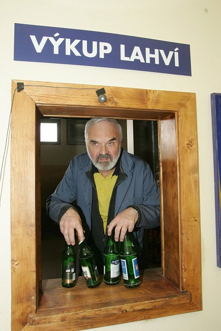 Zdeněk Svěrák ve filmu Vratné lahve