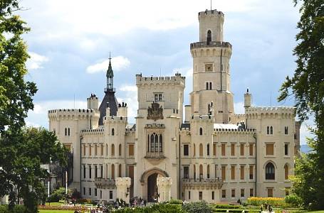 Pyšná princezna se natáčela na krásném zámku Hluboká, postaveném ve stylu anglické gotiky. 
