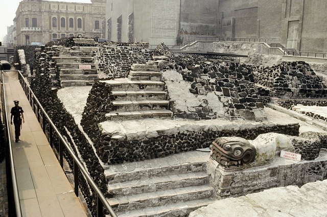 Z nejmocnějšího aztéckého města zbylo jen několik kamenů, zídek a dekorací.