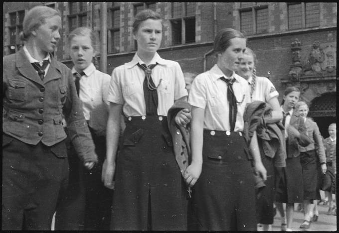 Svaz německých dívek (Bund Deutscher Mädel, BDM). Z jejich řad se rekrutovala také Irene Haschke.