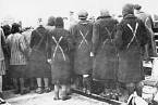 Ženy označené k transportu, koncentrační tábor Ravensbrück.