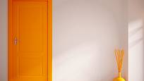 Oranžové detaily oživí interiér.
