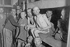 Vězni z pobočného tábora Mauthausenu (Ebensee).
