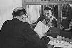 1945, Německo, Norimberk, „SS-Hauptsturmführer“ Waldemar Hoven se svým právníkem Hansem Gawlikem.