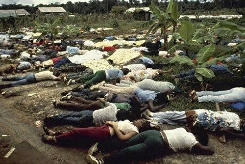 Těla členů sekty v Jonestownu