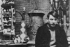 Pablo Picasso ve svém ateliéru na Montmartre.