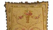 Dnes se občas dají koupit polštáře vyrobené ze zbytků originálních tkanin. Ale „aubusson“ se obecně říká i kobercům a tapiseriím s těmito historickými motivy.
