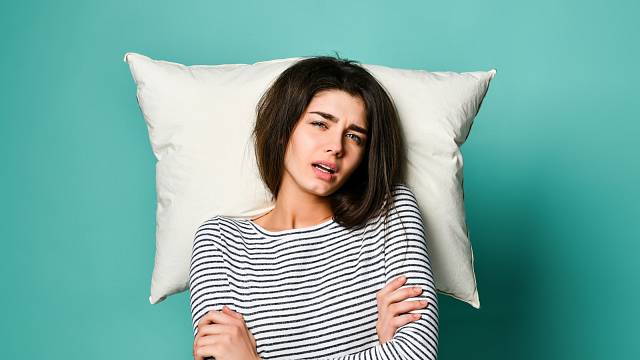 Ženy potřebují více spánku než muži, přitom ale častěji trpí nespavostí