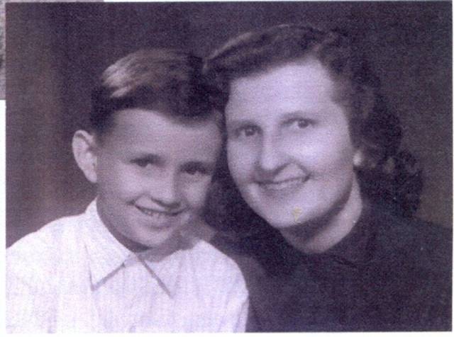 Helena Šidáková se synem po propuštění