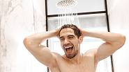 Sprcha dokáže člověka probrat