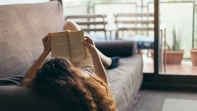 Proč vás čtení knih, co znáte, tak uklidní?