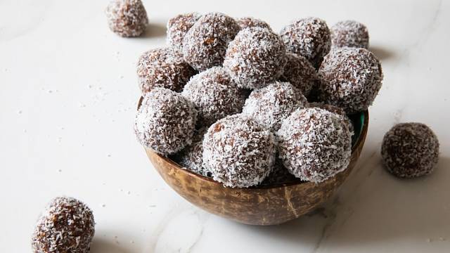 Čokoládové kuličky neboli brambory obalené v kokosu