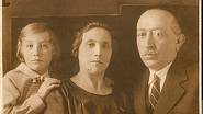 Magdalena Horetzká s rodiči v roce 1932