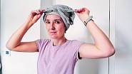 Vlasy se do něho opatrně složí v předklonu. Jana je nechává v turbanu, jiné ženy tuto fázi nedělají. Tření froté ručníkem je ale přísně zakázáno.