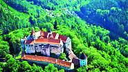 První historická zmínka o hradu Pernštejně se datuje ke konci 13. století.