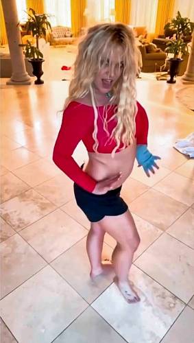Britney Spears a její taneční videa z obýváku