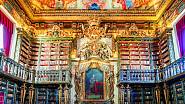 Úchvatná barokní knihovna Biblioteca Joanina nejslavnější portugalské univerzity v Coimbře.