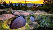 Název skalního útvaru Milovské perničky je odvozen od slova pernice, což byla mísa s uvnitř zdrsnělým povrchem, ve které se třel mák.