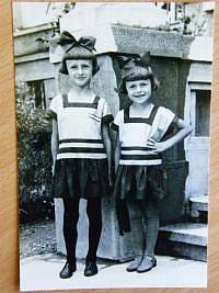 Dětská fotografie sester Suchánkových v roce 1932